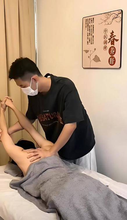 美女大尺度私房写真的相关介绍