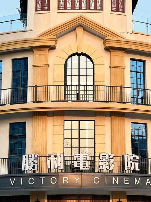 一边亲一边摸一边作的相关介绍
