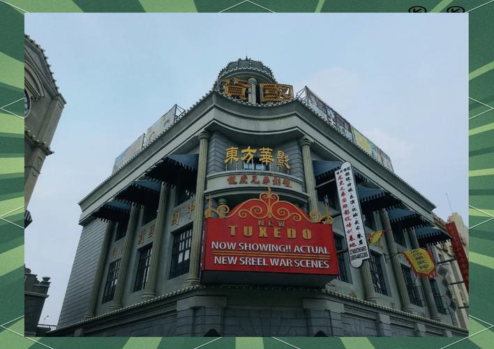 一边亲一边摸一边脱的相关介绍