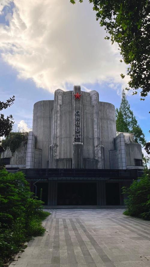 一边摸一边搞的相关介绍