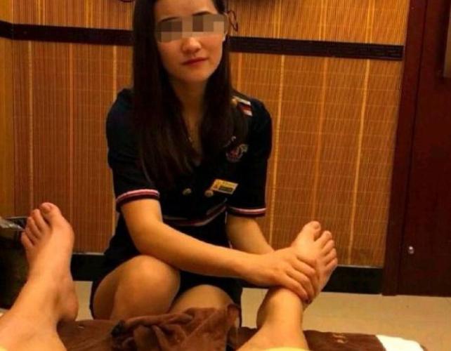 精品丰满少妇av的相关介绍