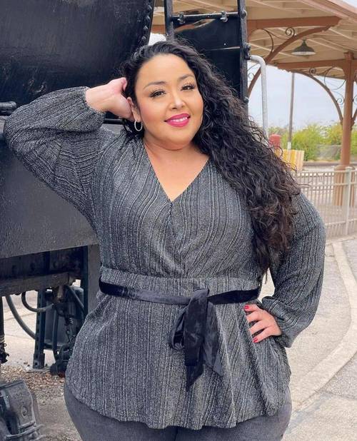 巨乳诱惑女秘书在线的相关介绍