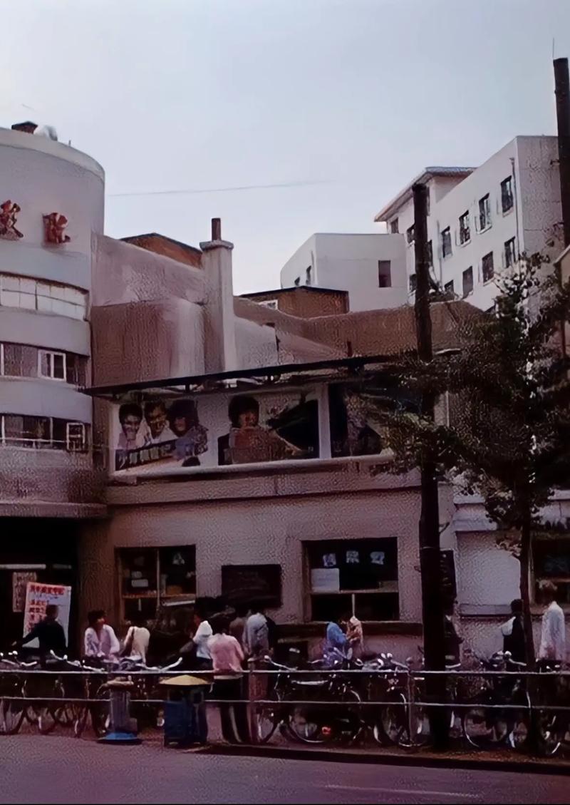 人妻暴露小说的相关介绍