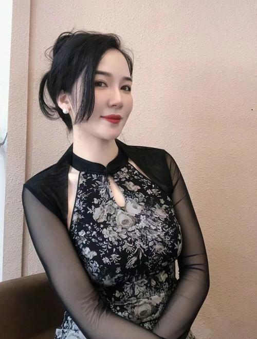 秋霞八妻子影院免费观看的相关介绍