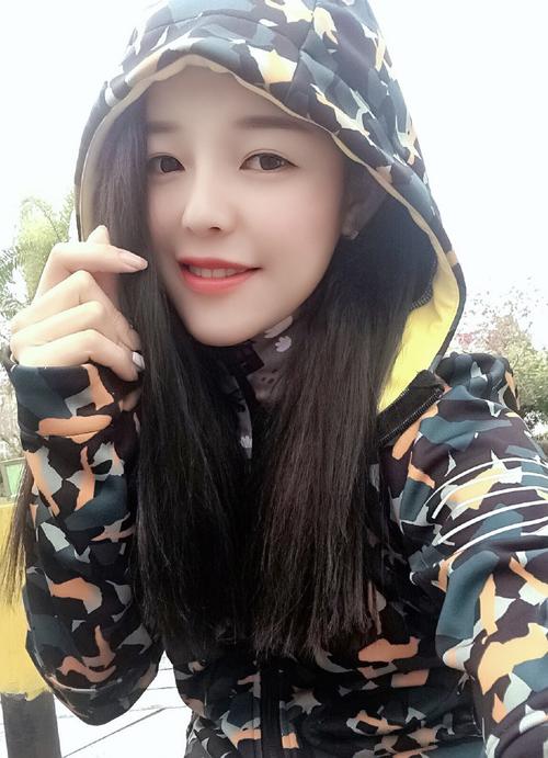 操哭美女在线的相关介绍