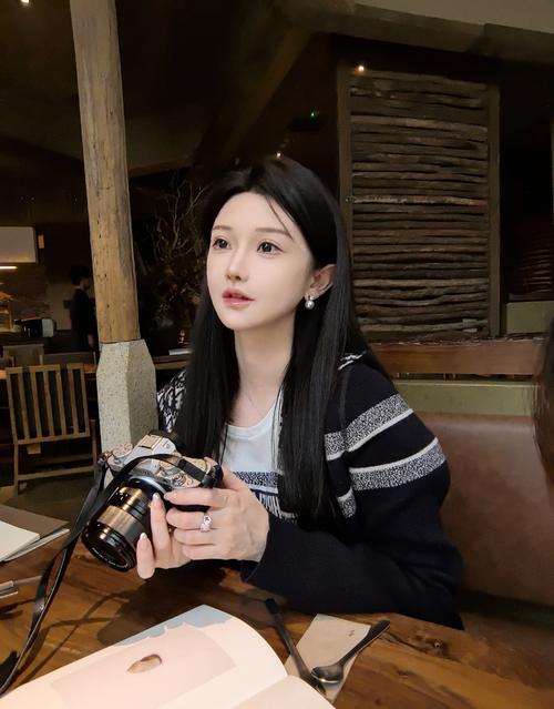 巨乳美女秘书的相关介绍