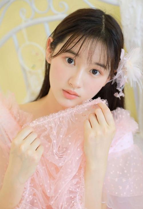 扒开美女双腿流出白浆的相关介绍