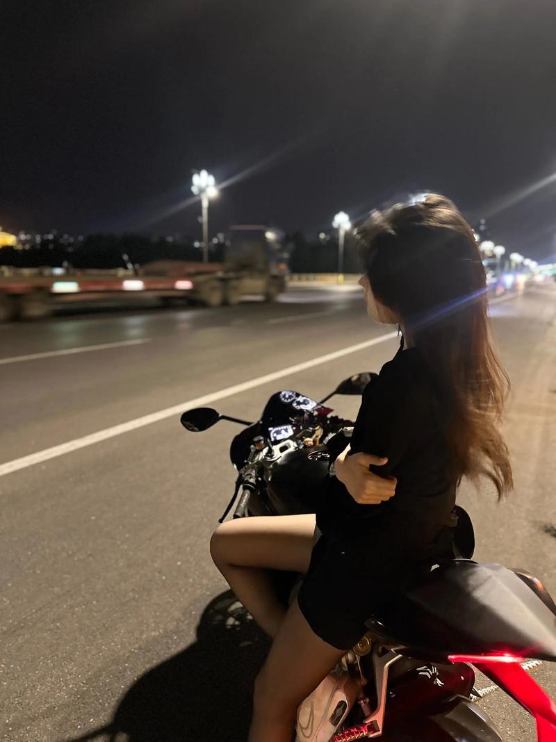 亚洲人妻少妇的相关介绍