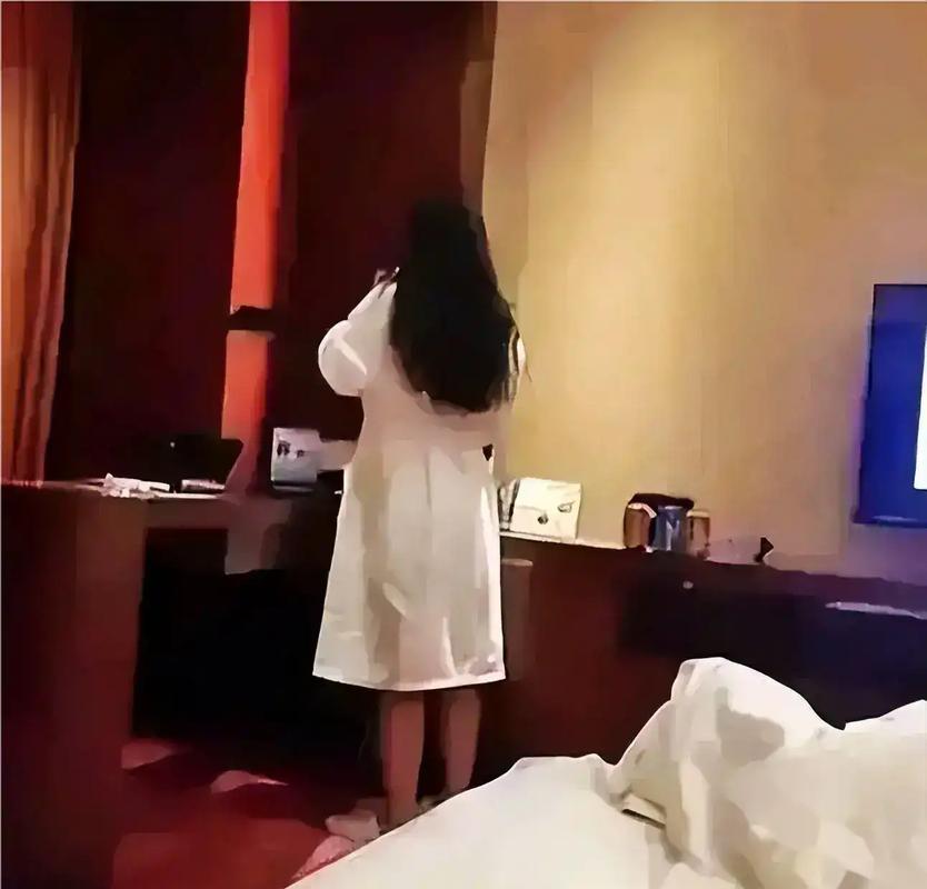 摸秘书的奶子的相关介绍