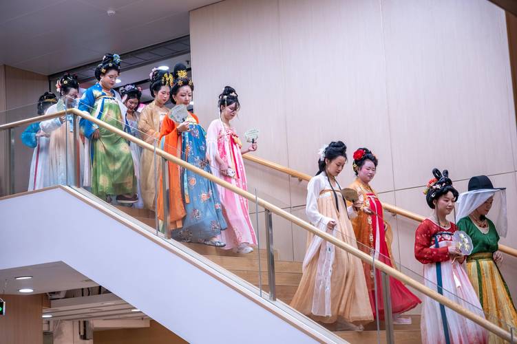 美女老师被我操的相关介绍