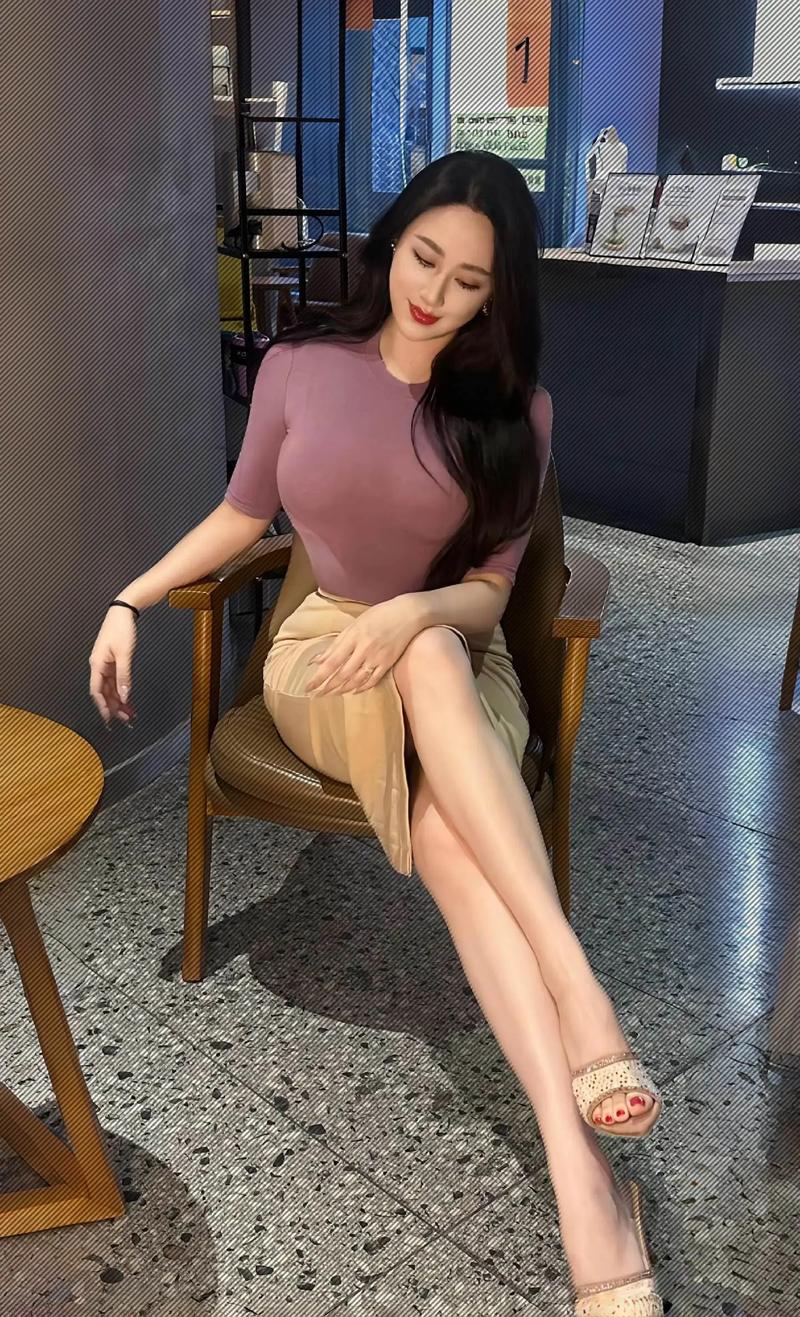 美女老师被人操的相关介绍