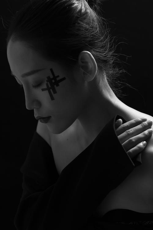 车震处女警花的相关介绍