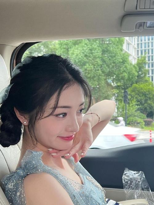 美女被草流白浆网站的相关介绍