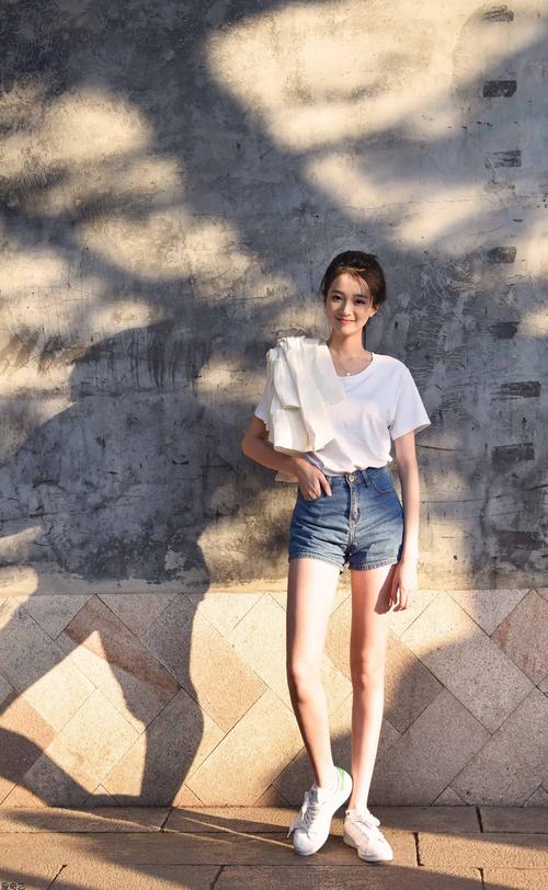 美女老师在线操的相关介绍