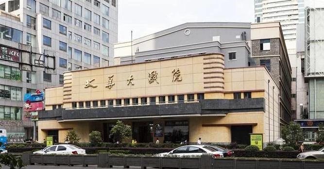 性少妇av的相关介绍