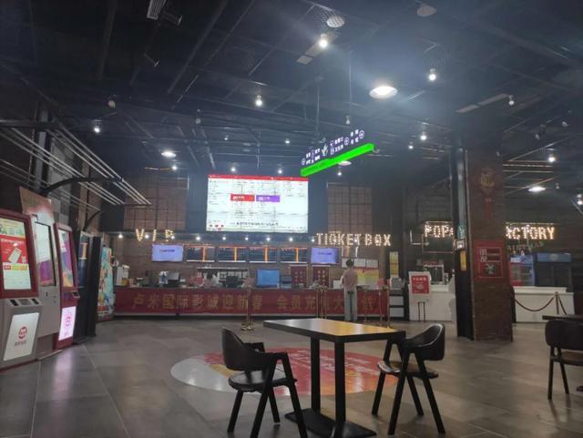 少妇 av 双飞的相关介绍
